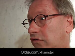 魅力的なslutジャンプでジューシーな滝 ...