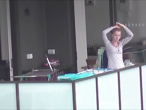 合計でスパイは女の子を救い、彼の上司ジェ ...
