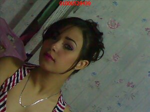 リッピングし、牛の腹を終えました 女性  ...