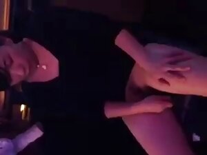 入れ墨された乳首は彼らの魅力を示します  ...