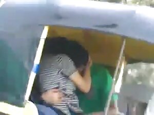 アジアコック吸い込まれたコックに彼女の滑 ...